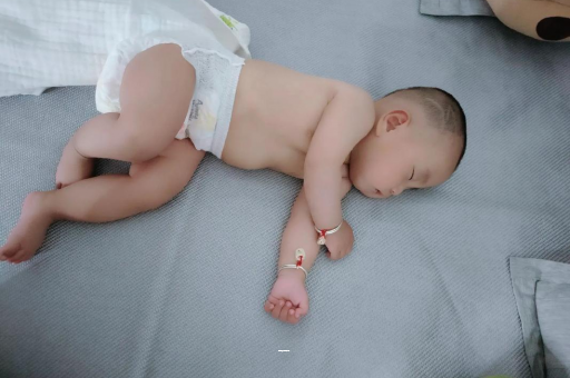乐清宝宝先长上牙还是下牙